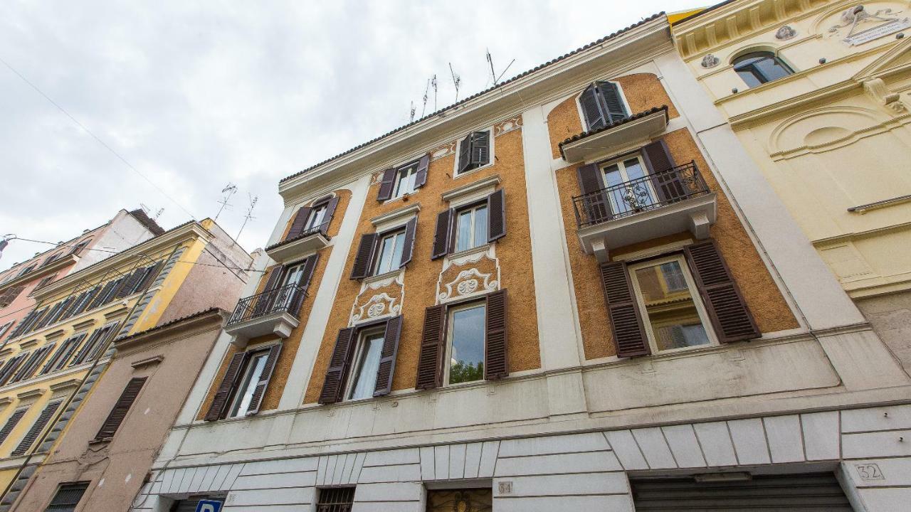 In Borgo Angelico Terrace * Rom